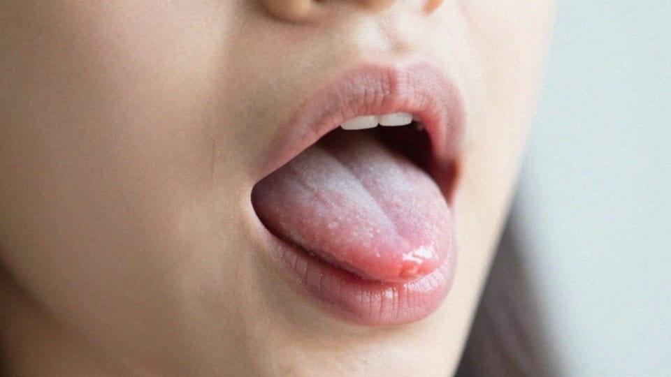 Jak długo trwa ból i obrzęk po przekłuciu języka?