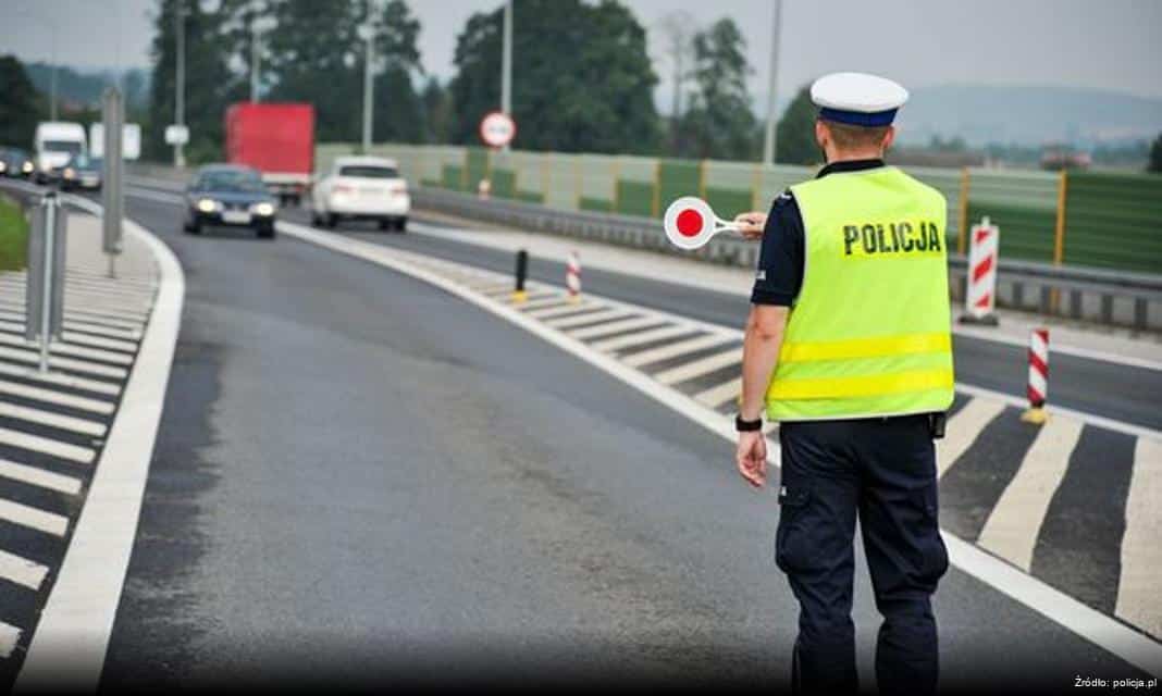 Spotkanie policji z uczniami Szkoły Podstawowej nr 32 w Bydgoszczy dotyczące bezpieczeństwa